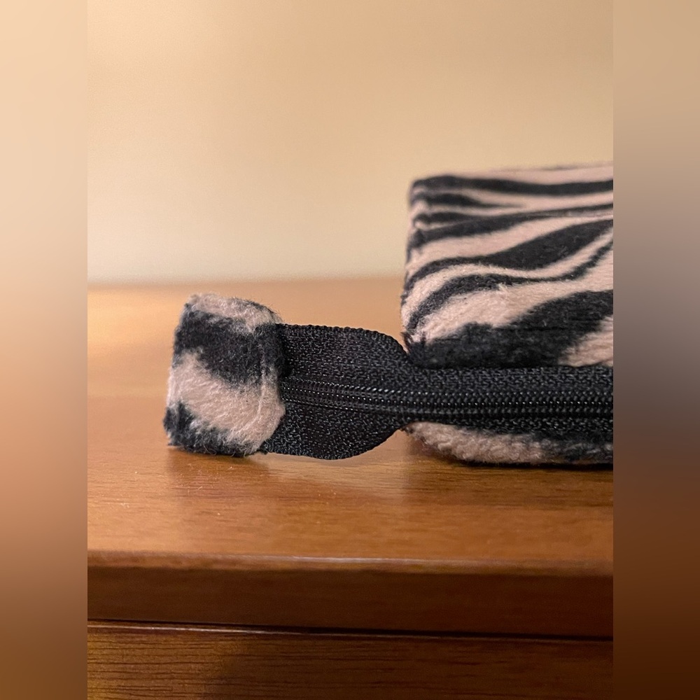 Kate Spade, Vintage Fuzzy Faux Fur Animal Print Pouch - Picture 7 of 12